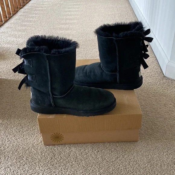 “Ugg Australia” K Bailey Bow, black boot; size6 - Picture 9 of 16